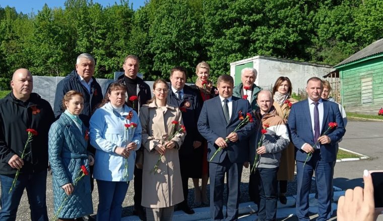 Сотрудники Объединения приняли участие в церемонии возложения венков к могилам погибших воинов