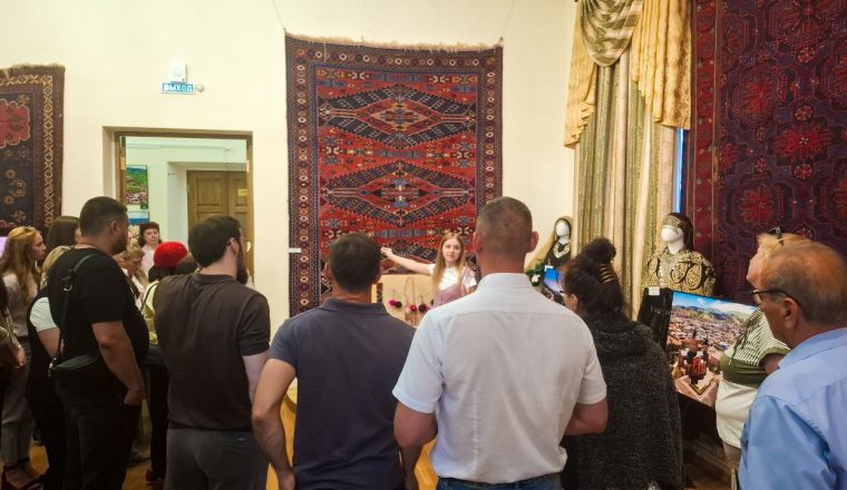 Представители национально-культурных автономий Пензенской области посетили выставку «Орнаменты и отражение»