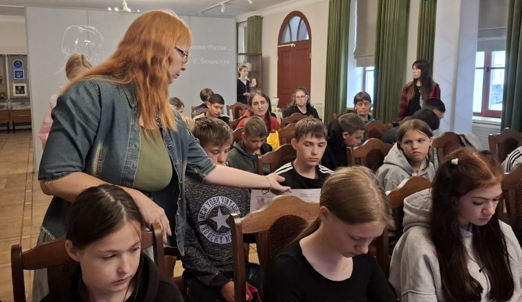 Акция «Мы разные, но мы вместе против террора!» в культурном центре «Белинский»