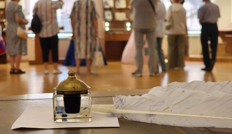  Специалисты Литературного музея провели театрализованную экскурсию «Литературные сюжеты» для подопечных социального центра г. Пензы