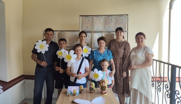 Праздничная программа, посвященная Дню семьи, любви и верности, прошла в Культурном центре «Белинский»