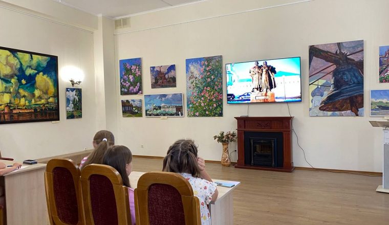 Специалисты Пензенского литературного музея подготовили для детей программу «Что может быть семьи дороже»