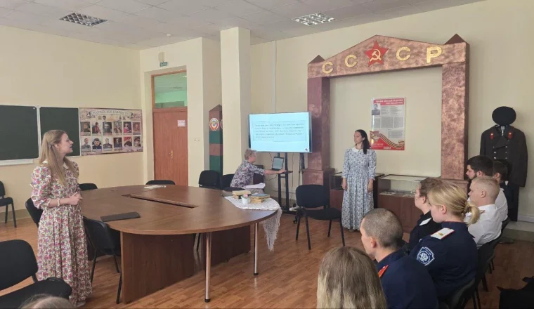 Сотрудники Пензенского литературного музея провели программу «900 дней мужества» в Пензенском казачьем институте