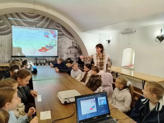 Сотрудники музея А.Н. Радищева рассказали школьникам о памятной дате в истории России