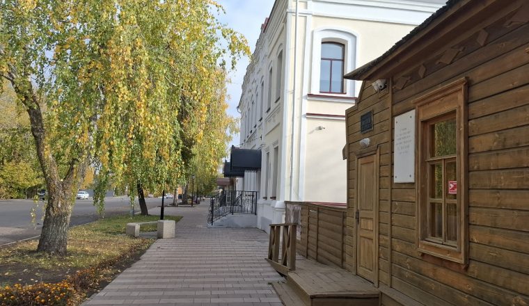 Сотрудники Культурного центра «Белинский» вместе со всеми горожанами вышли на субботник.