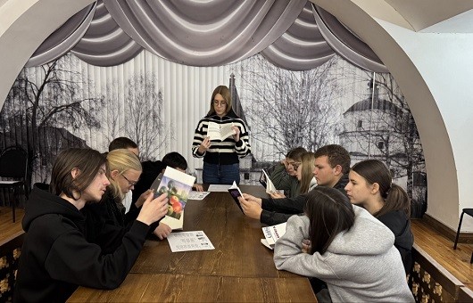 Участники клуба «Наследие» открывают мир поэзии с литературным журналом «Сура»