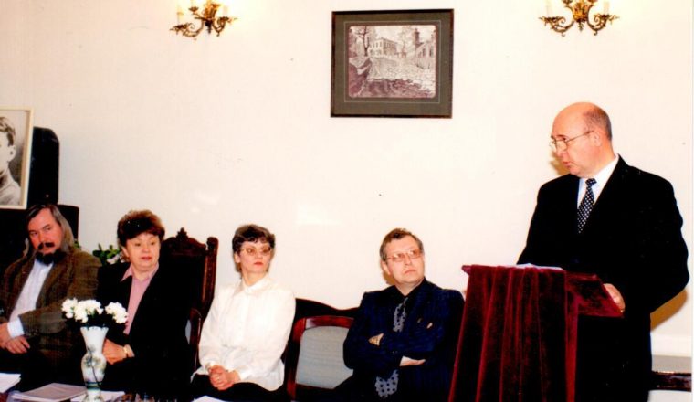 «Полувековой календарь». Онлайн-хроника с 1975 по 2025 год. Новости от хранителей. 2002 год