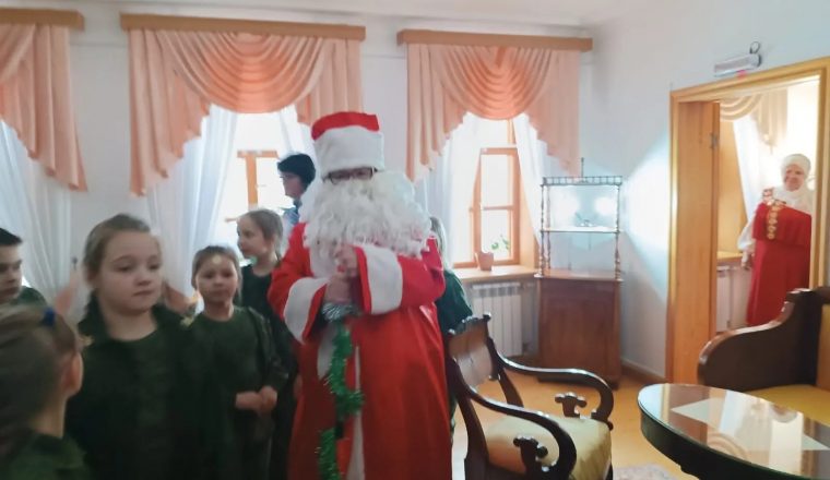 В декабре в мемориальном доме Белынских гостей встречает не только Мария Ивановна, но и Дед Мороз.