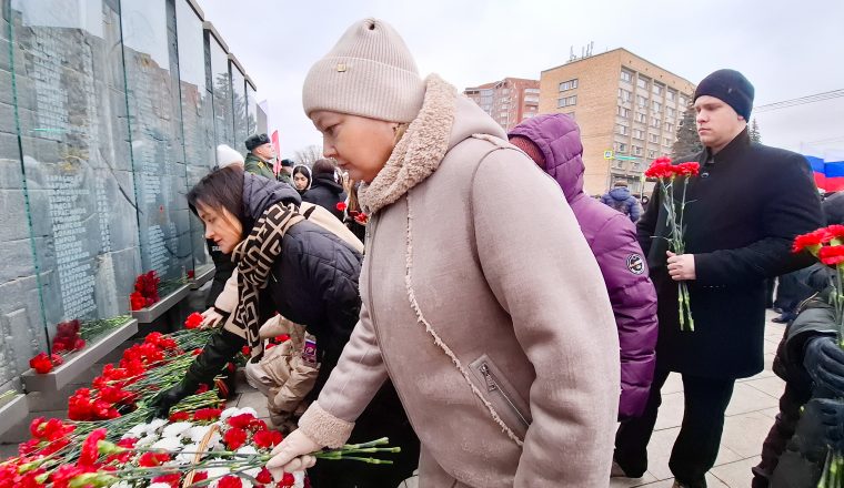 Сотрудники Литературного объединения почтили память защитников Родины