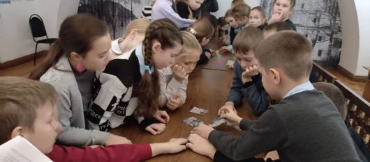 О героях Отечества рассказали школьникам Кузнецкого района специалисты музея А.Н. Радищева