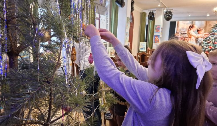 В Культурном центре «Белинский» прошел мастер-класс по изготовлению новогоднего сувенира