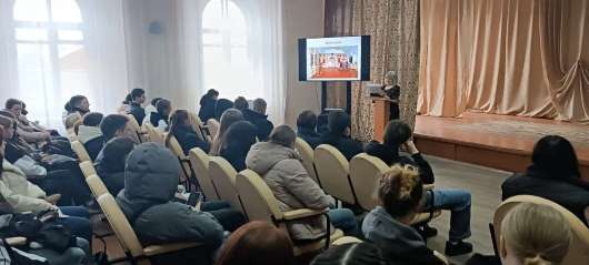 С экспонатами родовой церкви Радищевых познакомились студенты г. Кузнецка